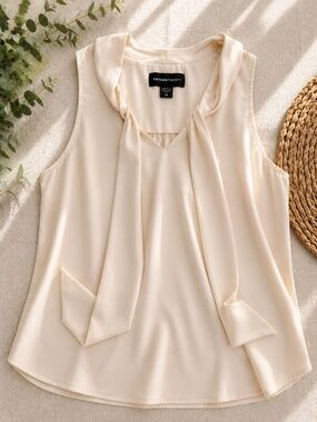 FIFTEEN TWENTY Cream Sleeveless Tie-Neck Blouse Size Medium